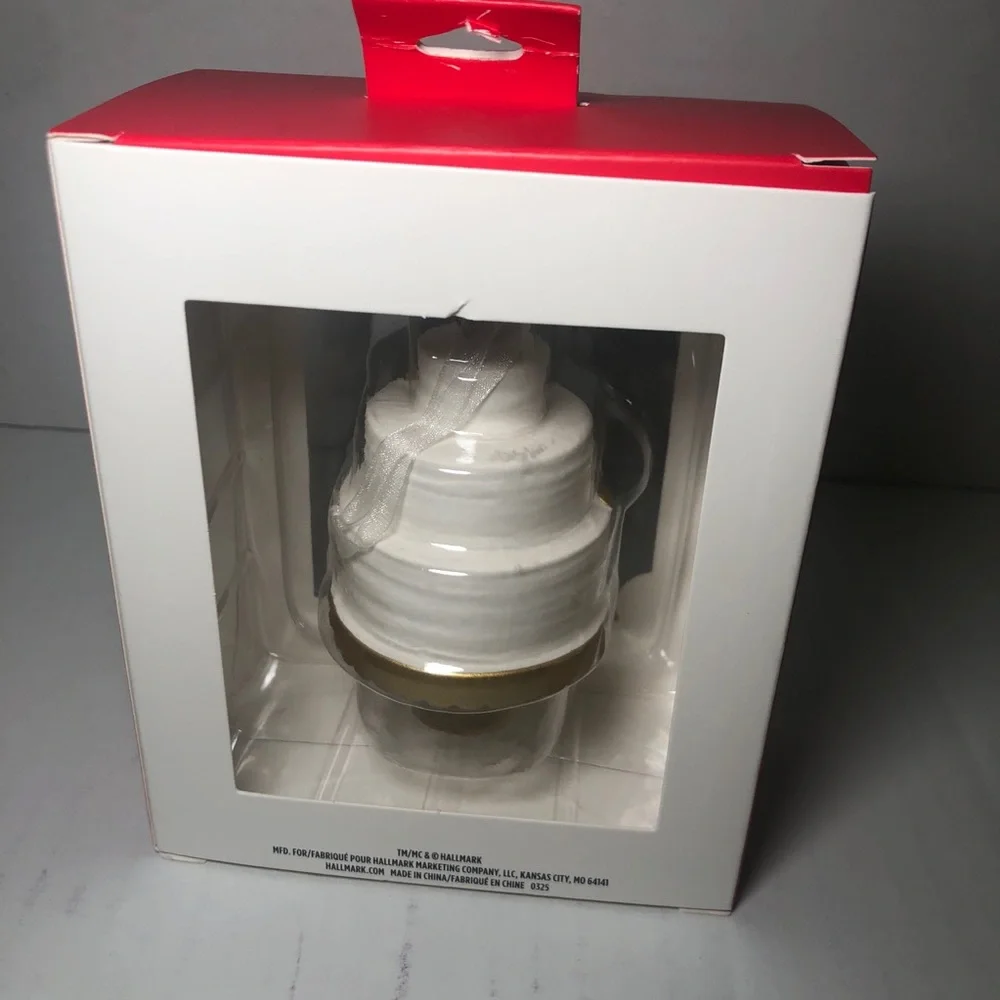 2025 Hallmark Ornaments Premium Porcelain White Wedding 3 Tier Cake Christmas